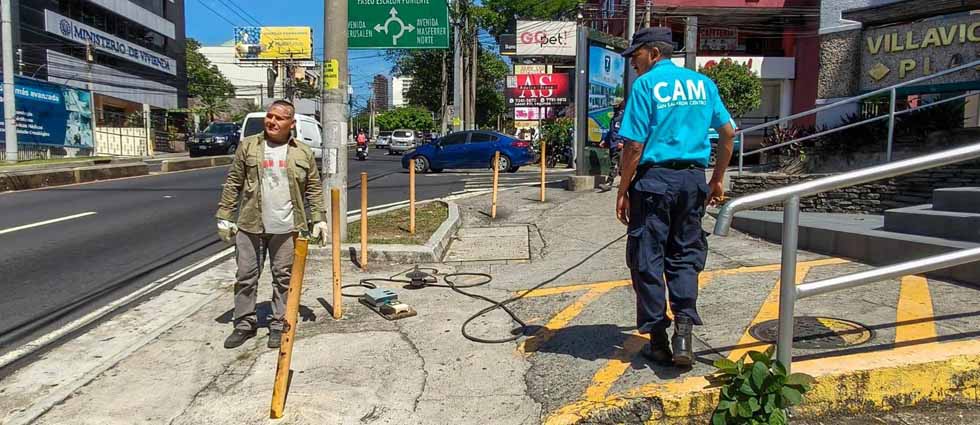 Alcaldía recupera espacios públicos que fueron tomados arbitrariamente en el Paseo General Escalón
