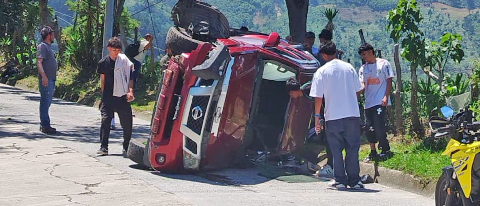 Un lesionado deja vuelco de vehículo en Chalatenango