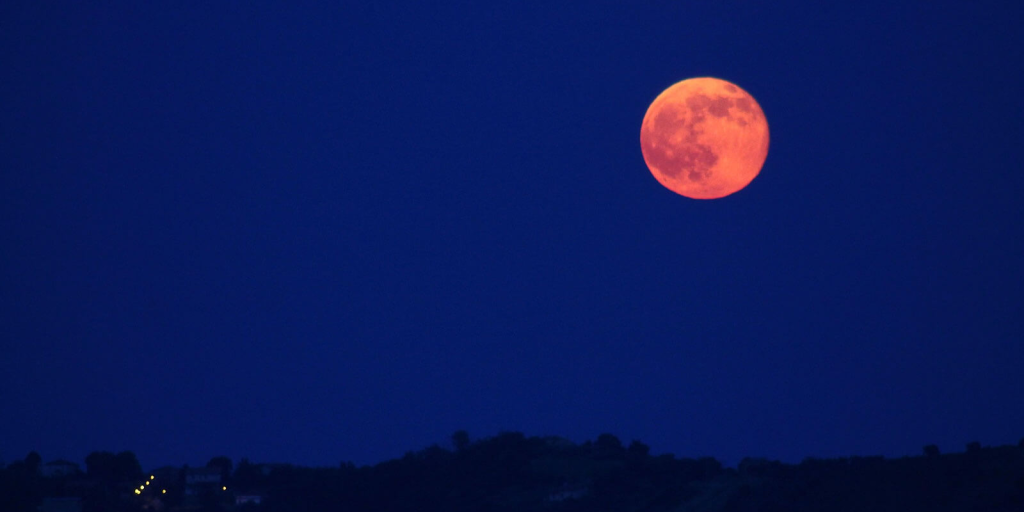 Hoy podrá apreciarse sobre el cielo de El Salvador la “Luna de Fresa”