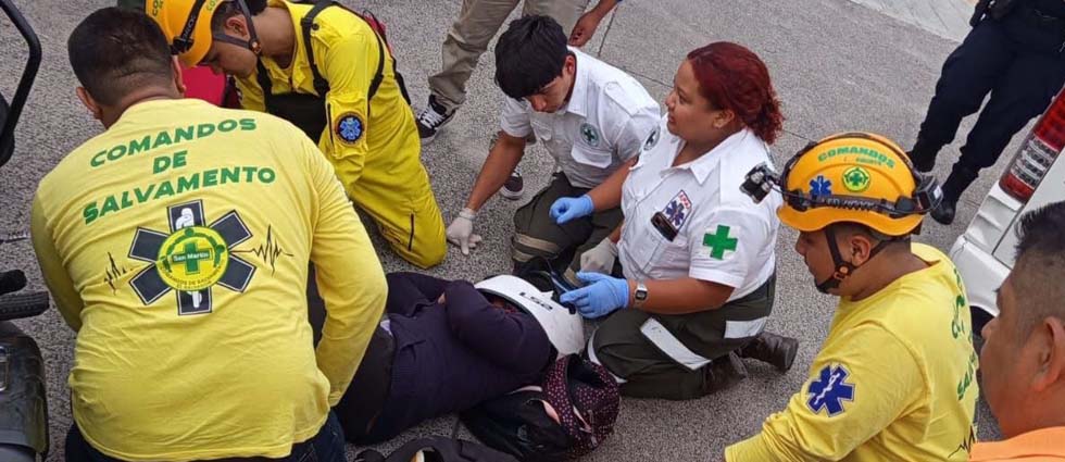 Joven mujer resulta lesionada tras siniestro vial en San Salvador