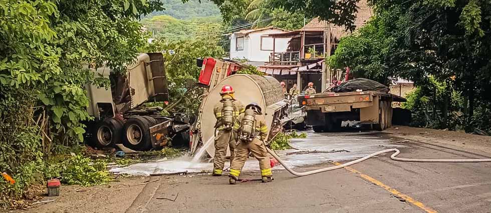 Habilitan por completo el paso en zona de grave accidente en El Sunzal, en la carretera Litoral