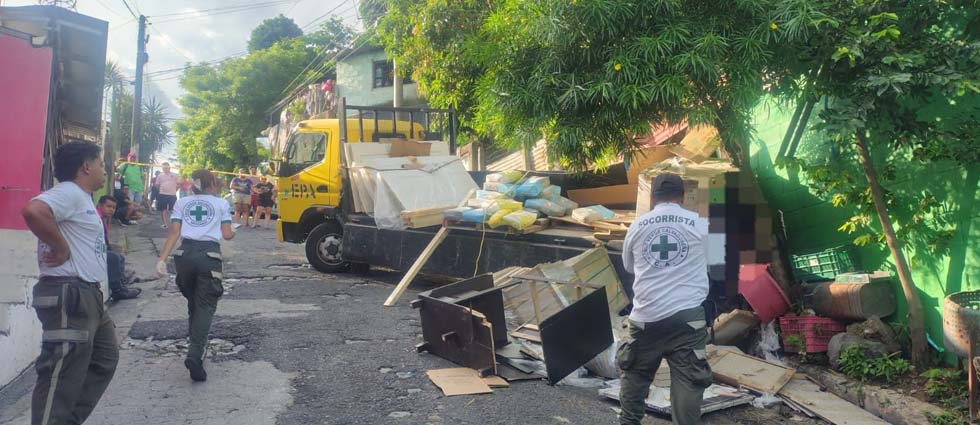 Camión cede cuando circulaba en una pendiente y acaba con la vida de una mujer en Ciudad Delgado