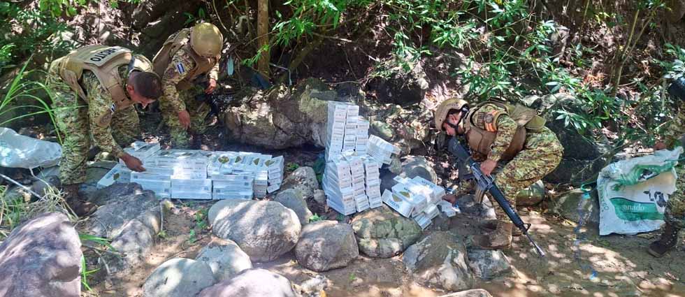 FAES halla abandonados 177 paquetes de cigarros de contrabando valorados en unos $4,956 en Metapán