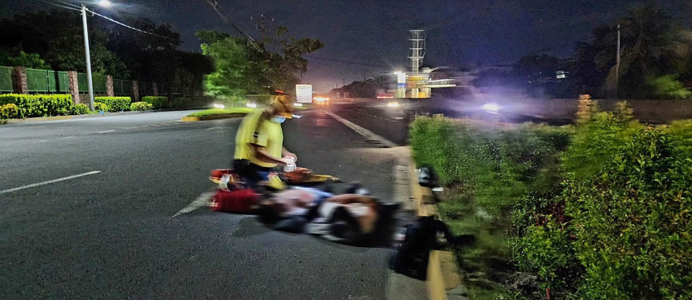 Dos jóvenes acaban en el hospital tras accidente de motocicleta en la Panamericana