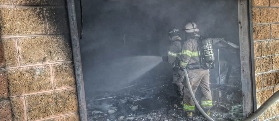 Incendio consume locales comerciales en popular plaza de Usulután