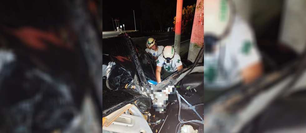 Automovilista pierde la vida tras fuerte choque y quedar atrapado entre los hierros retorcidos en Santa Ana