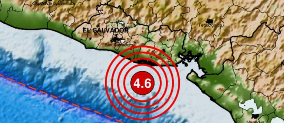 Fuerte sismo sacudió a El Salvador durante la lluviosa noche del lunes