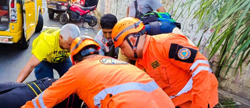 Hombre acaba en el hospital tras fuerte choque en Santa Ana