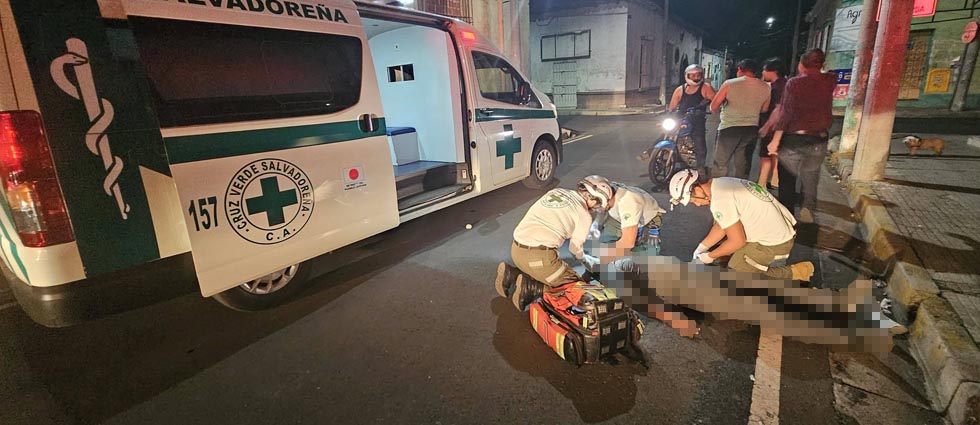 Auxilian a hombre tras ser vapuleado por un sujeto que se dio a la fuga en Santa Ana