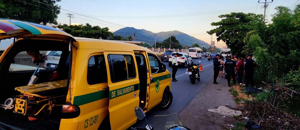 Mujer resulta lesionada tras accidente en la carretera Panamericana Este