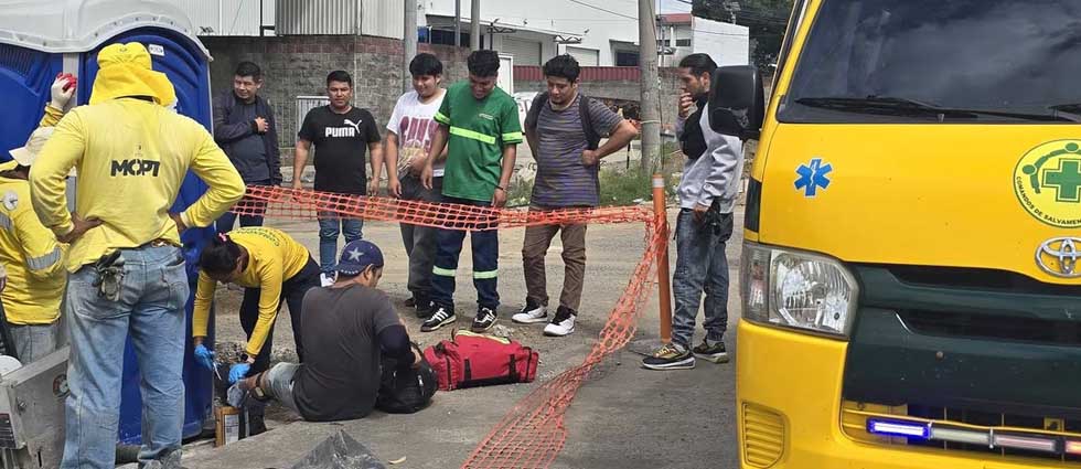 Motociclista acaba en el hospital tras choque con un vehículo en La Libertad