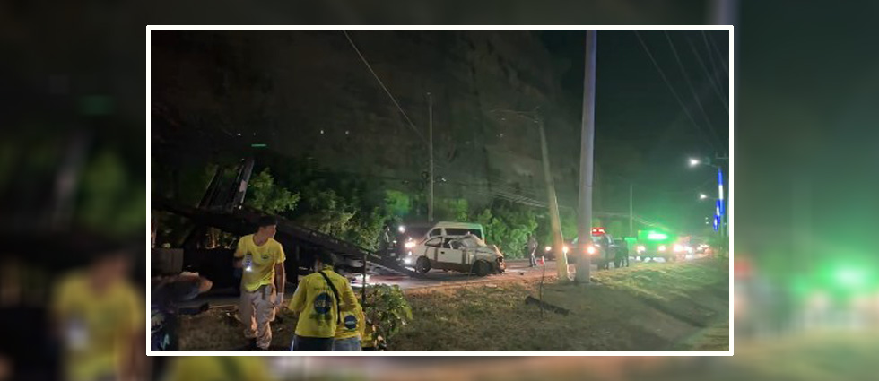 Dos lesionados tras choque de sedán contra un poste del tendido eléctrico en La Paz