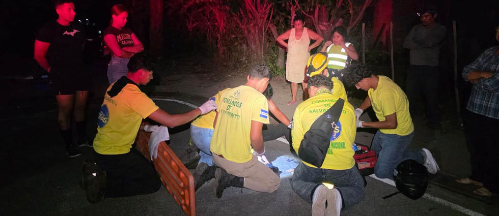 Joven resulta lesionado tras choque de vehículo y motocicleta en La Paz