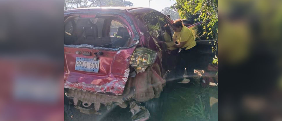 Varios lesionados deja choque entre vehículo y rastra en carretera a Santa Ana