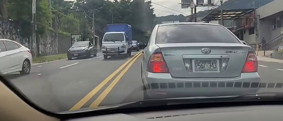 Conductor graba con su celular maniobra imprudente de otro automovilista