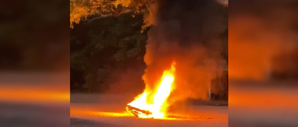 Incendio de motocicleta en San Luis La Herradura