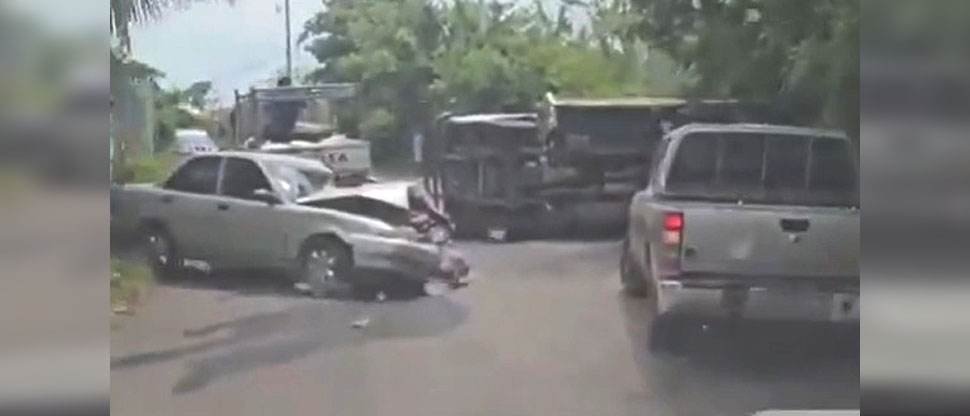 Vehículo vuelca tras fuerte choque en carretera a Enamorós, La Unión Norte