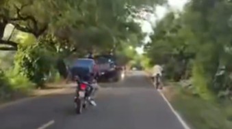 Captan a motociclista arriesgando la vida de terceros al circular en sentido contrario en La Libertad