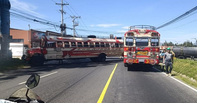 Bloquean carreteras en Guatemala protestando por el incremento de los precios de los combustibles