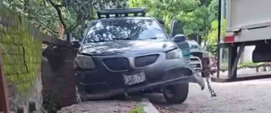 Por pedir ayuda: conductor se queda sin bumper de carro tras pedir jalón al taller