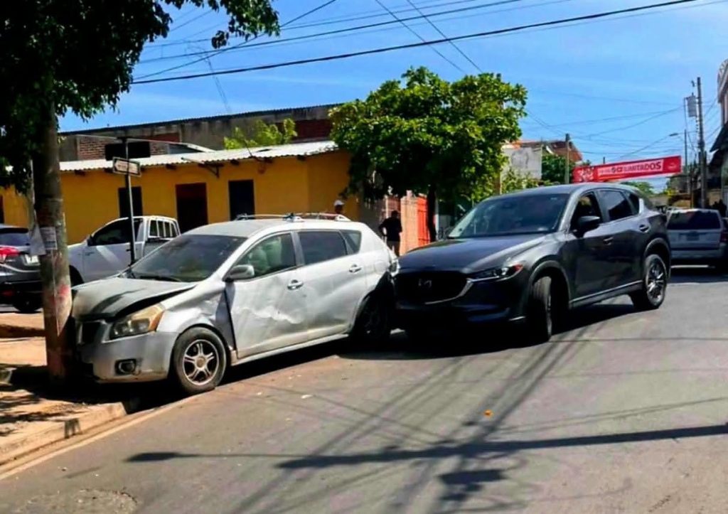 Automovilista provoca aparatoso choque en Usulután por no respetar la señal de alto