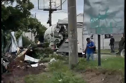 Se registra aparatoso choque en el redondel Integración