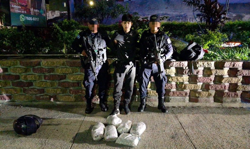 Vendedor de sustancias ilegales a domicilio queda exhibido tras accidente en Antiguo Cuscatlán