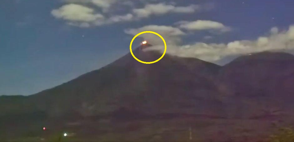 Guatemala: captan erupción del Volcán de Fuego durante sismo de esta madrugada