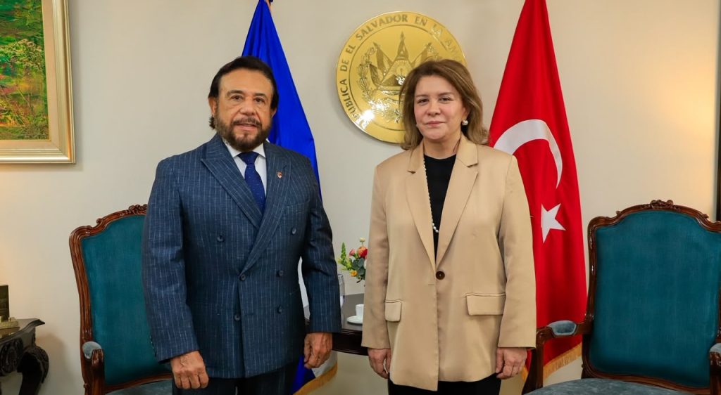 Vicepresidente Ulloa y embajadora de Turquía conversan para explorar nuevas áreas de cooperación