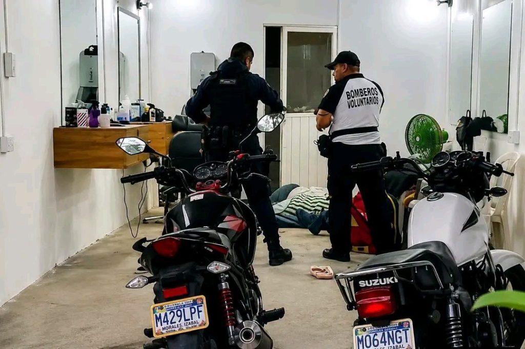 Acaban con la vida de 3 personas dentro de barbería en Izabal, Guatemala