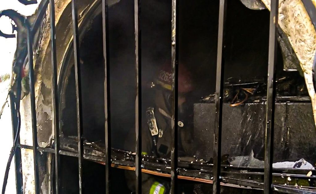 Sofocan incendio en vivienda en Jardines de Merliot