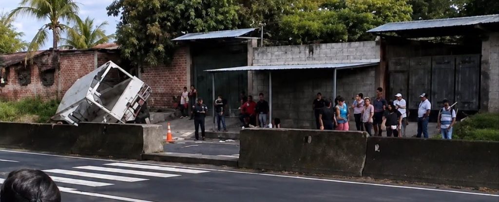 Panadero pierde la vida tras ser atropellado en el desvío a Izalco