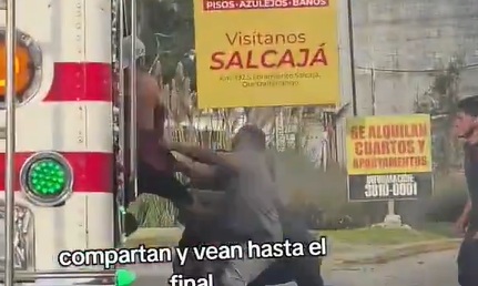 Pelea entre buseros y ayudantes en Guatemala acaba a balazos