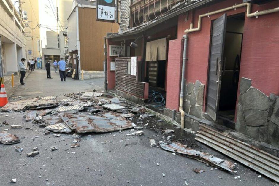 Terremoto de magnitud 7.1 sacude Japón provocando heridos y edificios colapsados