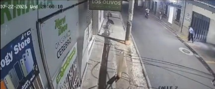 Así fueron los últimos segundos de vida de una mujer antes que su pareja la atacara