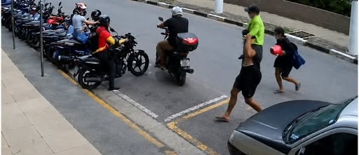 Captan instante cuando vientos derriban valla publicitaria y cae sobre varias personas en Brasil