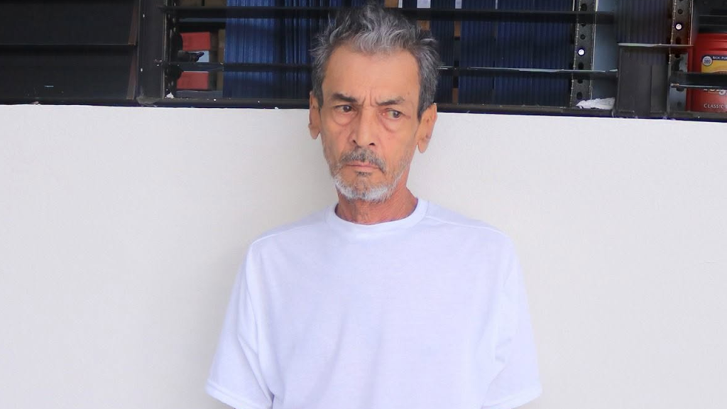 Abuelito va preso tras hurtar más de $3,000 que estaban al interior de un carro estacionado