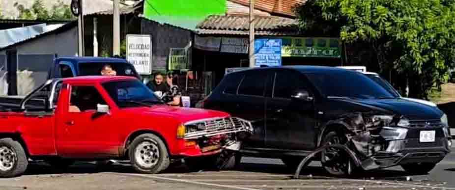 Conductores se accidentan en la ruta Militar
