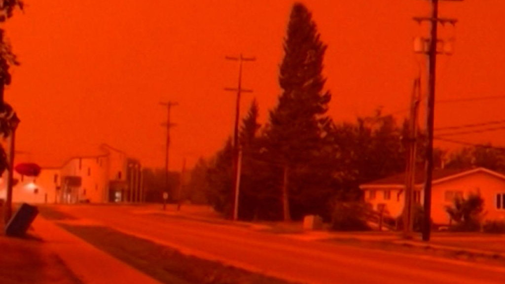 Cielos de Canadá se tiñen de un tono naranja y rojizo