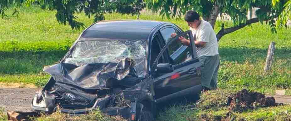 Conductor pierde el control y se accidenta en la entrada de playa San Blas