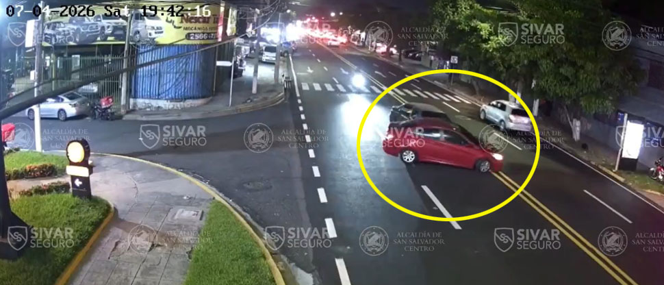 Imprudencia de conductor provoca accidente en la Avenida Bernal