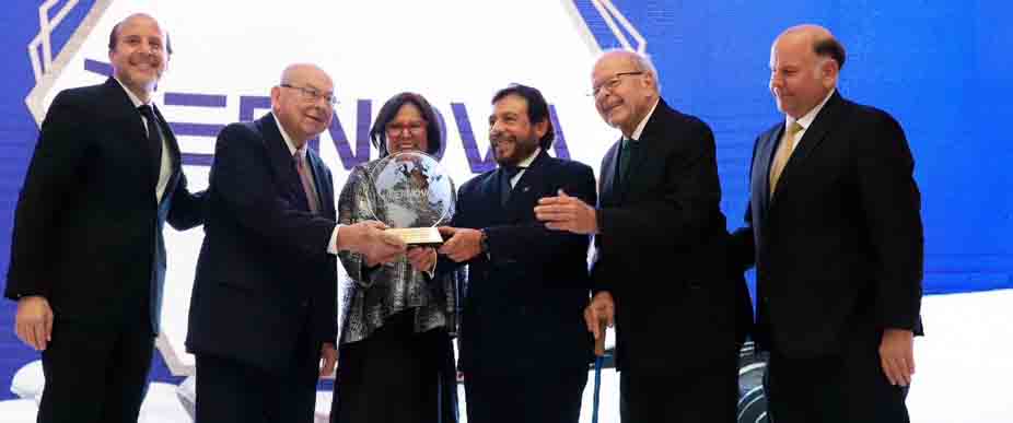 Vicepresidente Ulloa destaca fortalecimiento de la economía nacional en premios COEXPORT