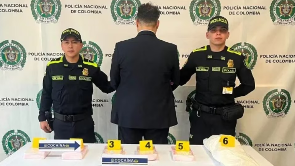 Colombia: ubican a extranjero que pretendía viajar con droga adherida a su cuerpo