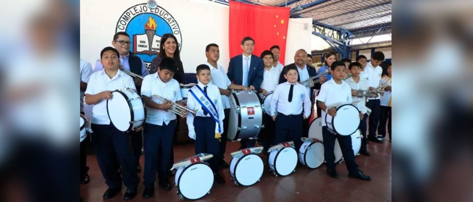 China dona instrumentos musicales a centro educativo de San Marcos