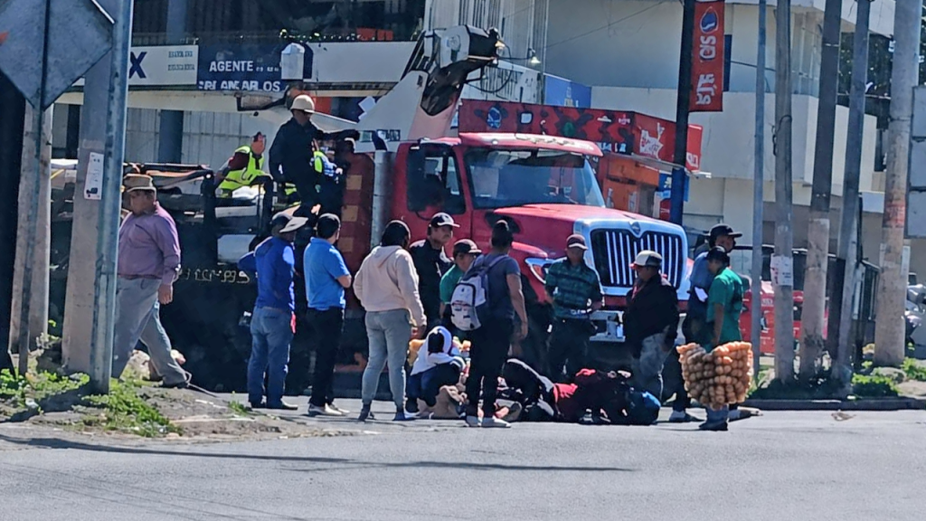 Aparatoso accidente deja dos lesionados en bulevar del Ejercito