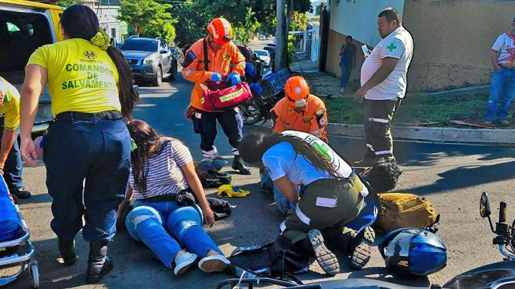 Al menos dos lesionados deja fuerte accidente en San Salvador