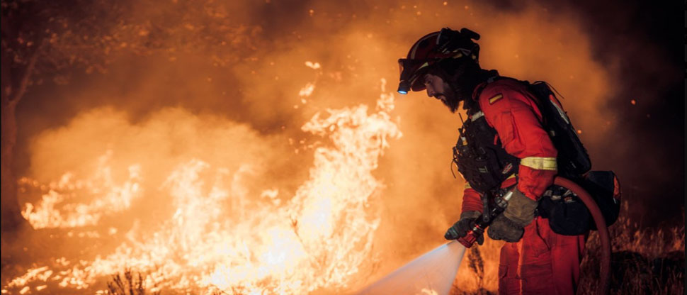 España: continúan labores para combatir incendios que han dejado 19,000 evacuados