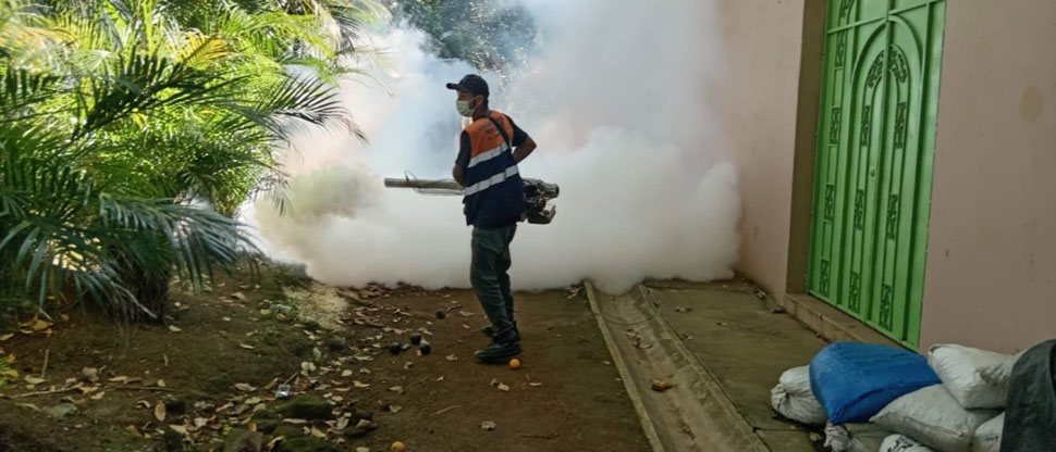Realizan jornada de fumigación municipal en el cantón El Limón de La Libertad