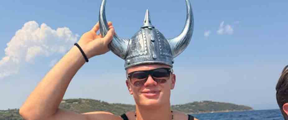 Erling Haaland festeja sus 26 años en modo «vikingo»
