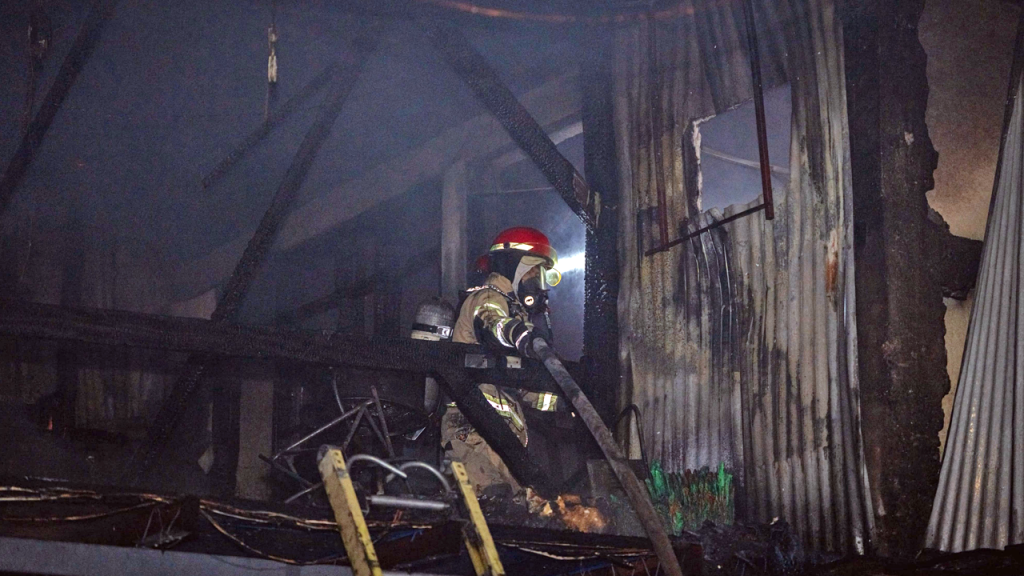 Se incendia bodega donde se almacenaban verduras en San Salvador